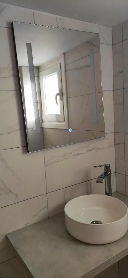 Nice Apartment Near City Center Athene Buitenkant foto